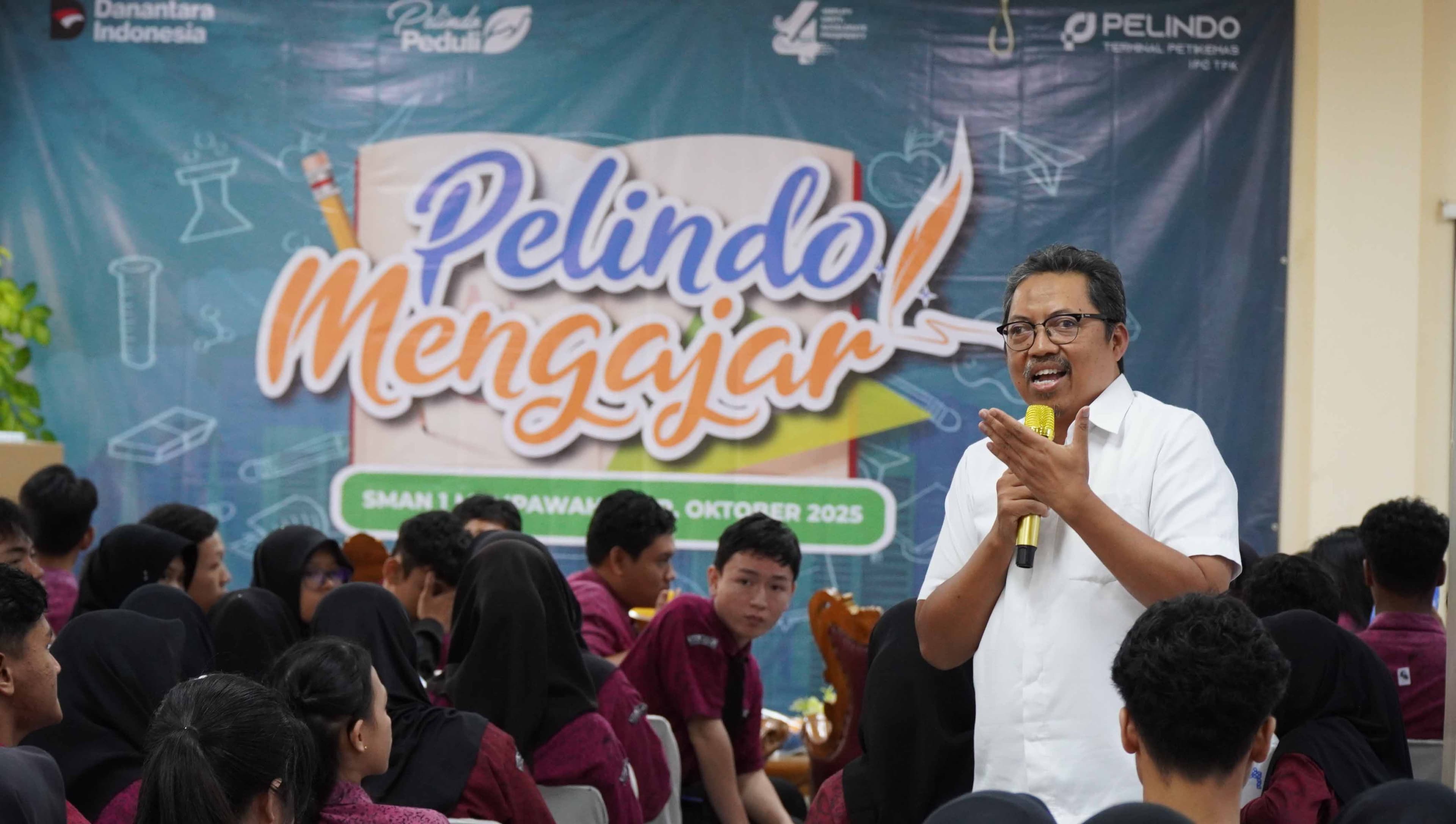 Bukan Sekadar Bongkar Muat, IPC TPK Bangun Literasi Logistik di SMAN 1 Mempawah Hilir