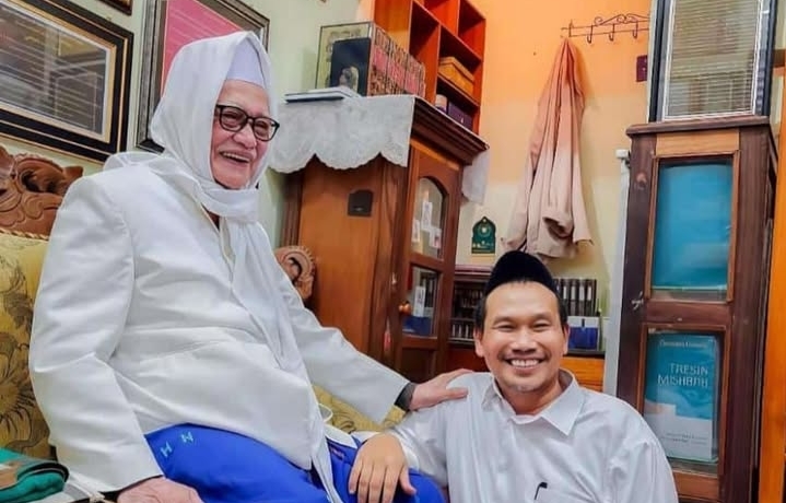 KH Anwar Manshur: Ulama Sepuh Lirboyo, Penjaga Tradisi dan Moral Bangsa