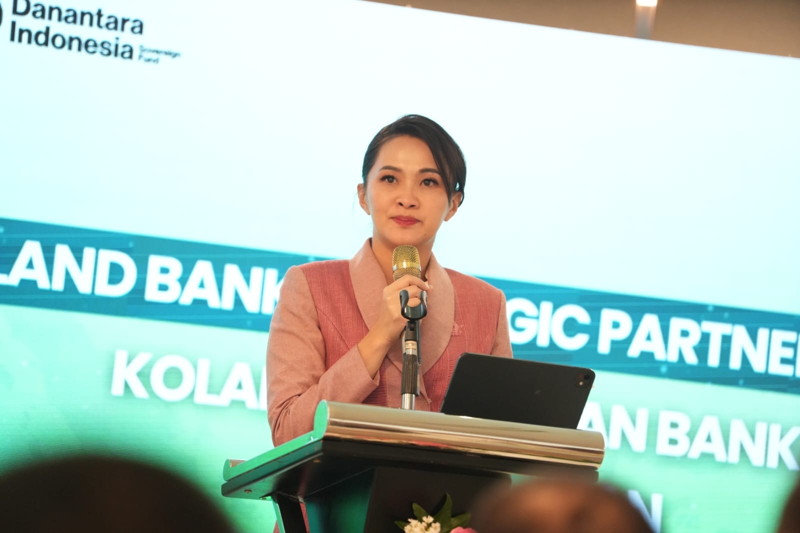 Gubernur Sherly Gencarkan Penanaman Kelapa di Maluku Utara: Permintaannya Sangat Tinggi