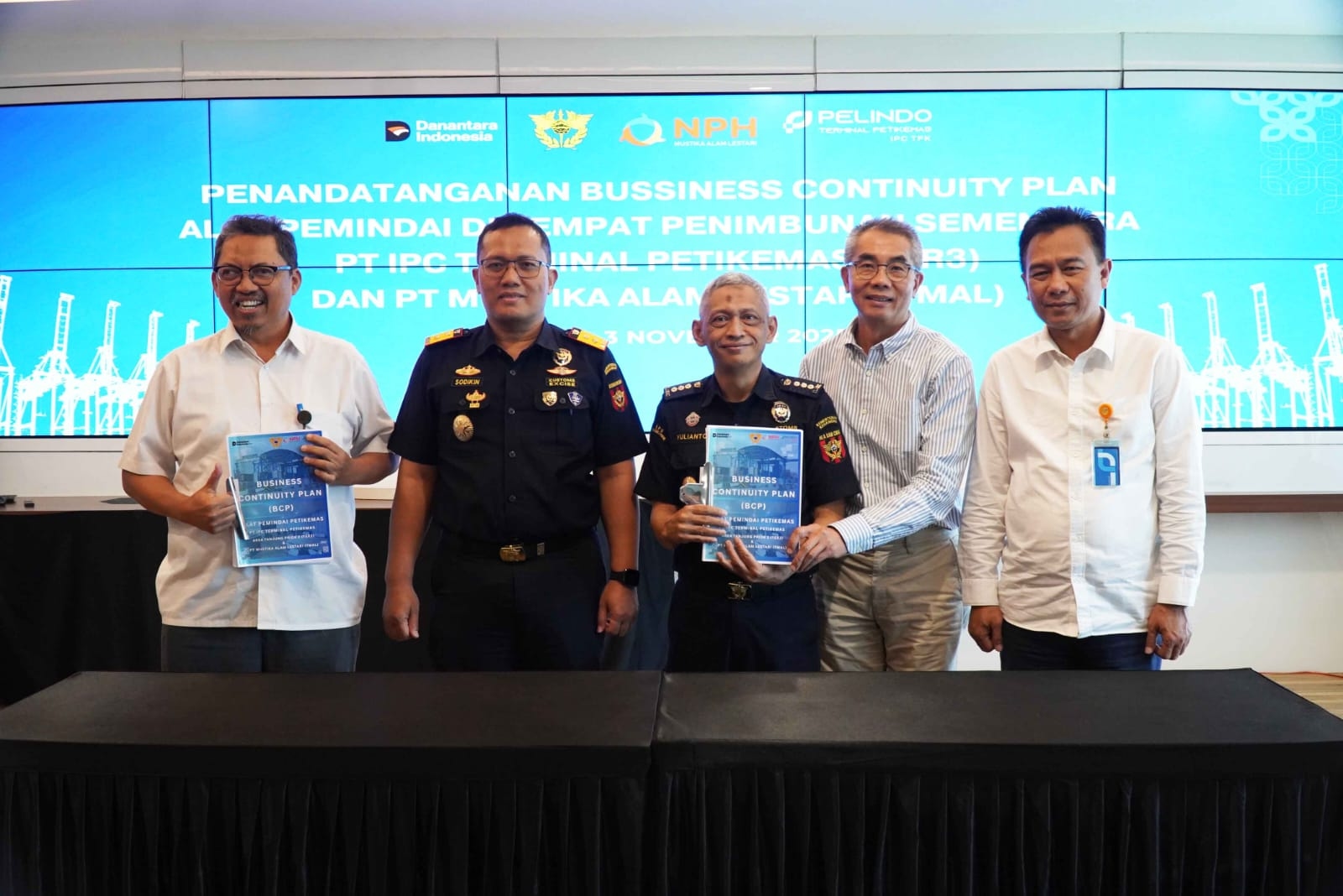 IPC TPK Perkuat Kesiapan Operasional Alat Pemindai Petikemas Melalui Penandatanganan BCP