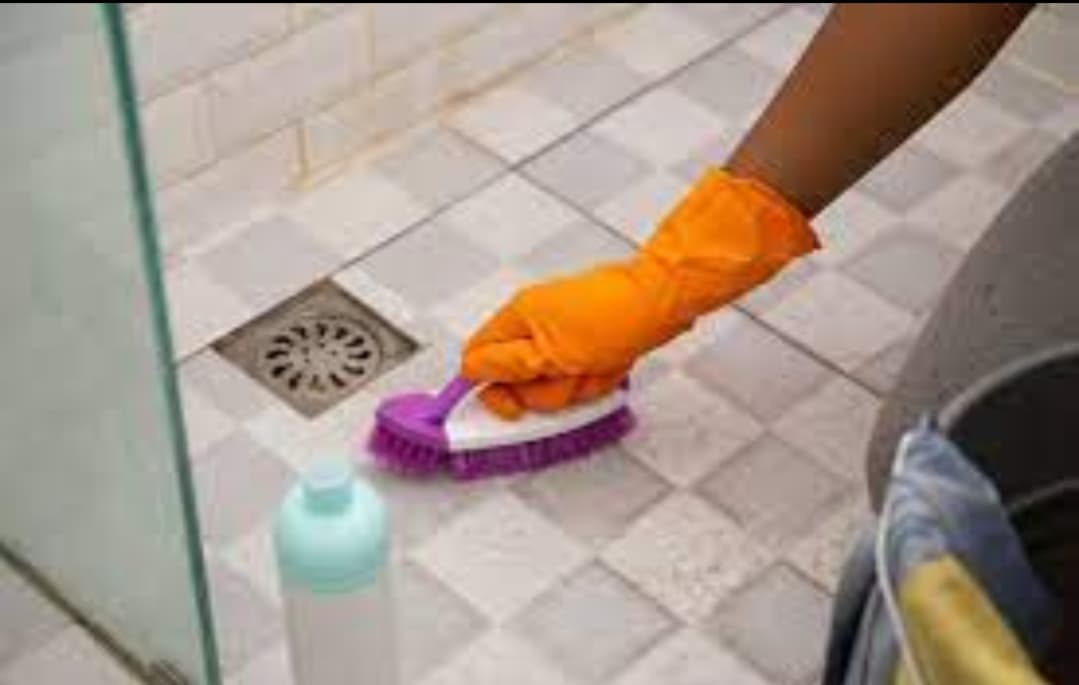 Cara Efektif Mencegah Lantai Kamar Mandi Licin agar Aman dan Nyaman