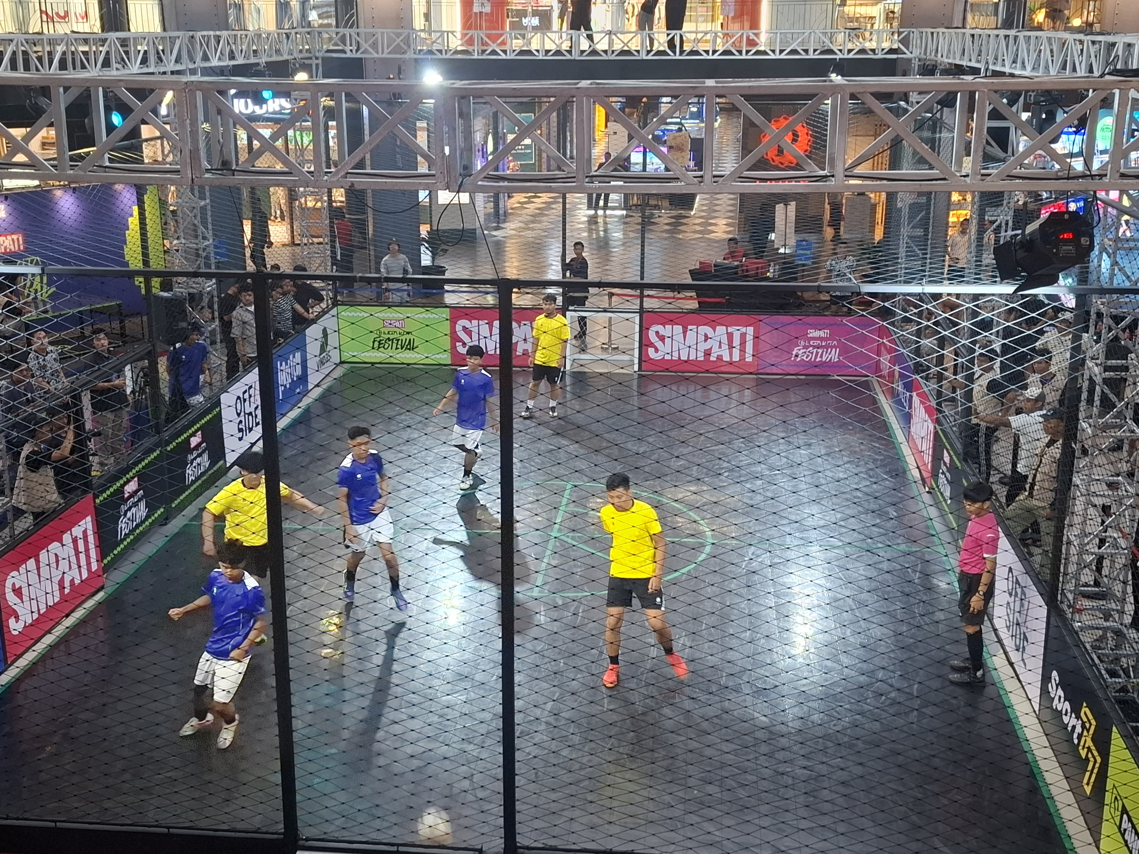 Offside Angkat Semangat Sepakbola Jalanan Lewat Turnamen 3x3 Soccer Cage, Patrice Evra Turut Meriahkan Acara