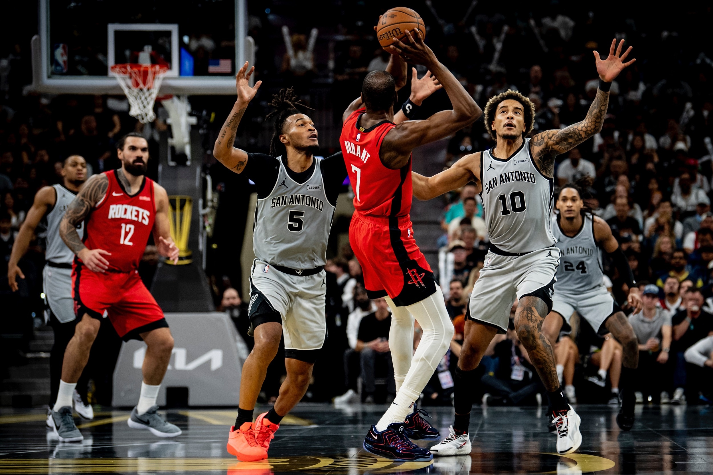 Piala NBA: San Antonio Spurs dan Milwaukee Bucks Awali Turnamen dengan Kemenangan Meyakinkan