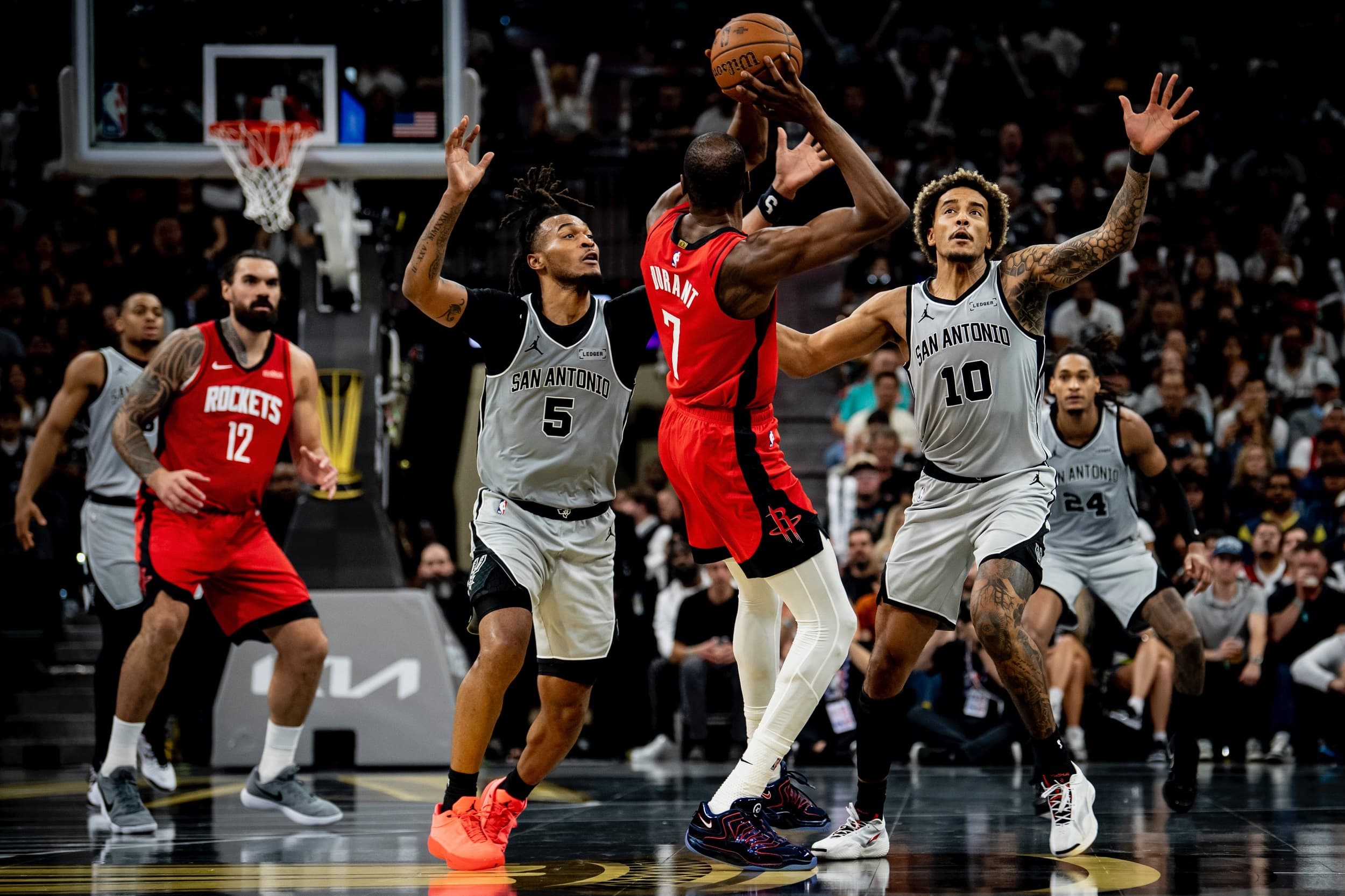 Piala NBA: San Antonio Spurs dan Milwaukee Bucks Awali Turnamen dengan Kemenangan Meyakinkan