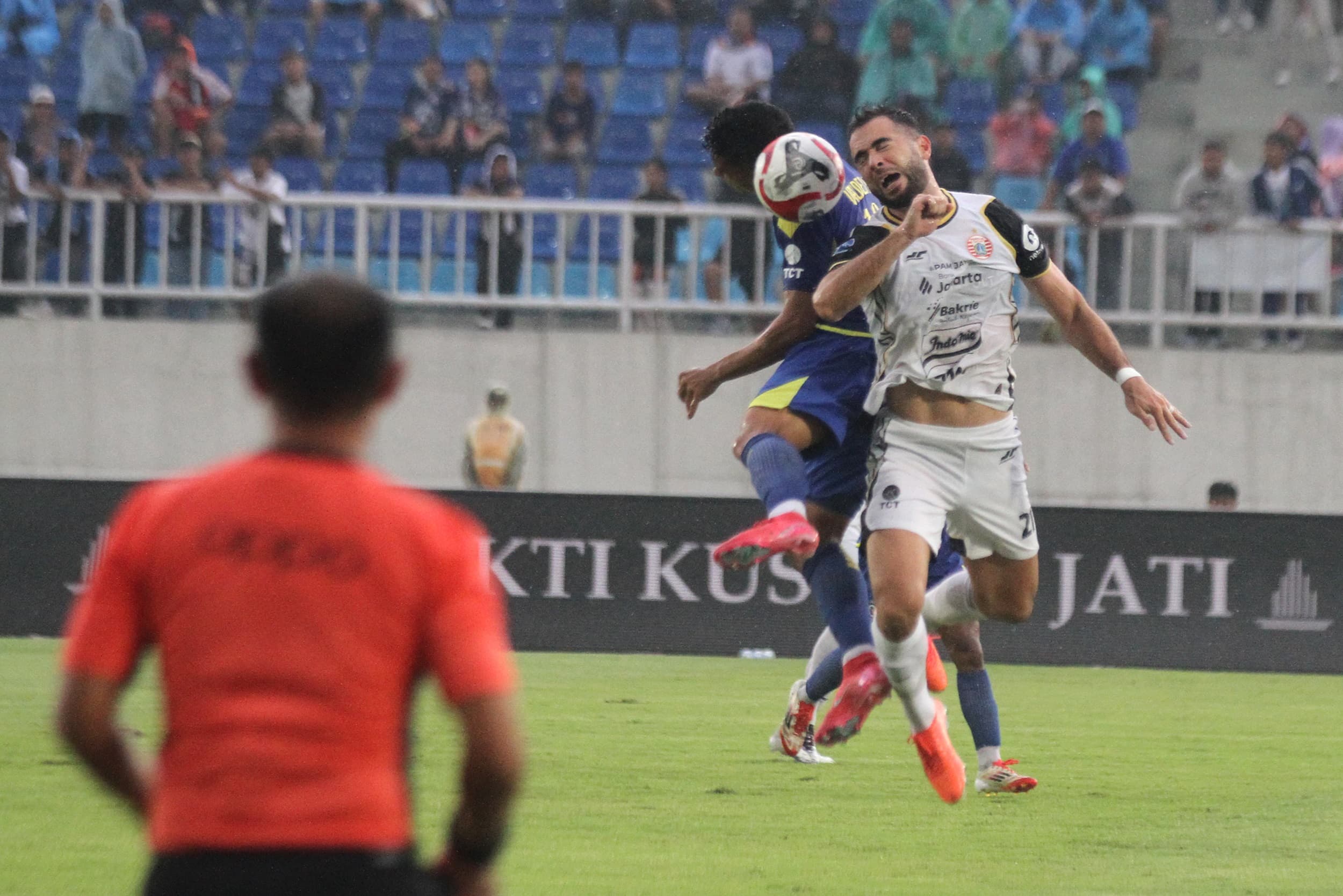 Arema vs Persija: Diwarnai Kericuhan, Macan Kemayoran Balikkan Keadaan Lewat Eksel Runtukahu