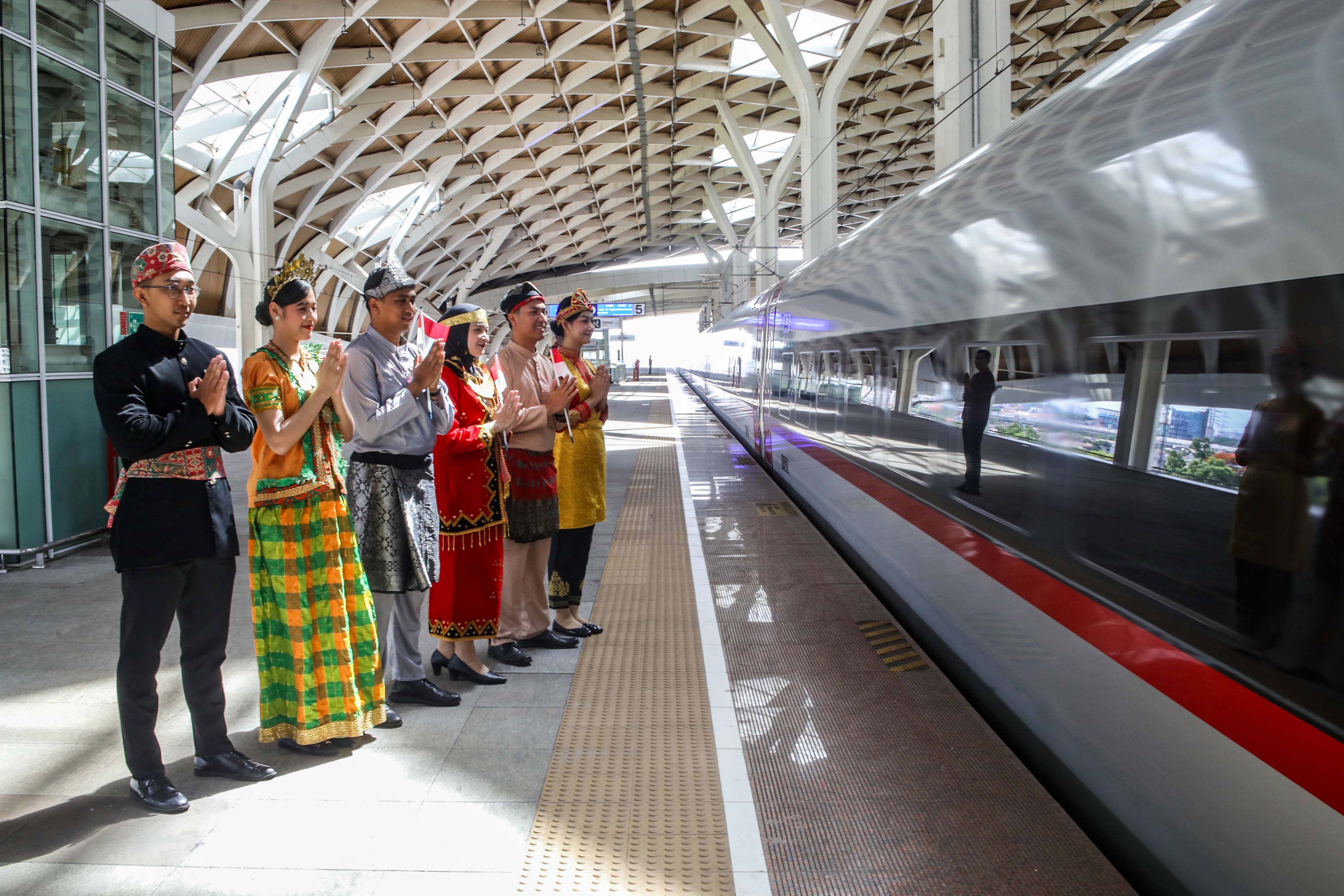 Penumpang Whoosh Melonjak Jelang Libur Nataru, Tembus Mencapai 22.523 Orang