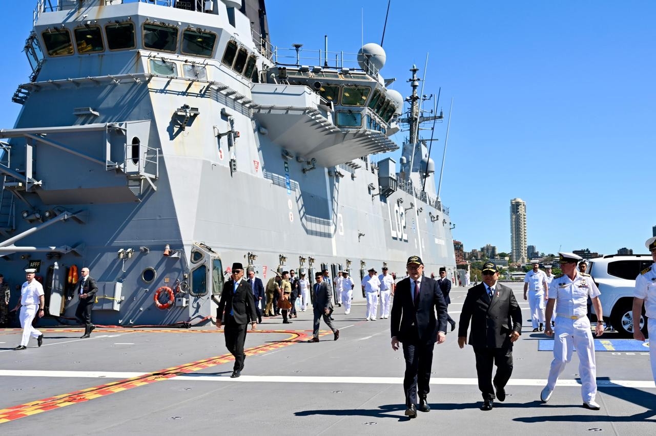 Prabowo dan Albanese Bahas Kerja Sama Maritim di Atas Kapal Perang Raksasa HMAS Canberra