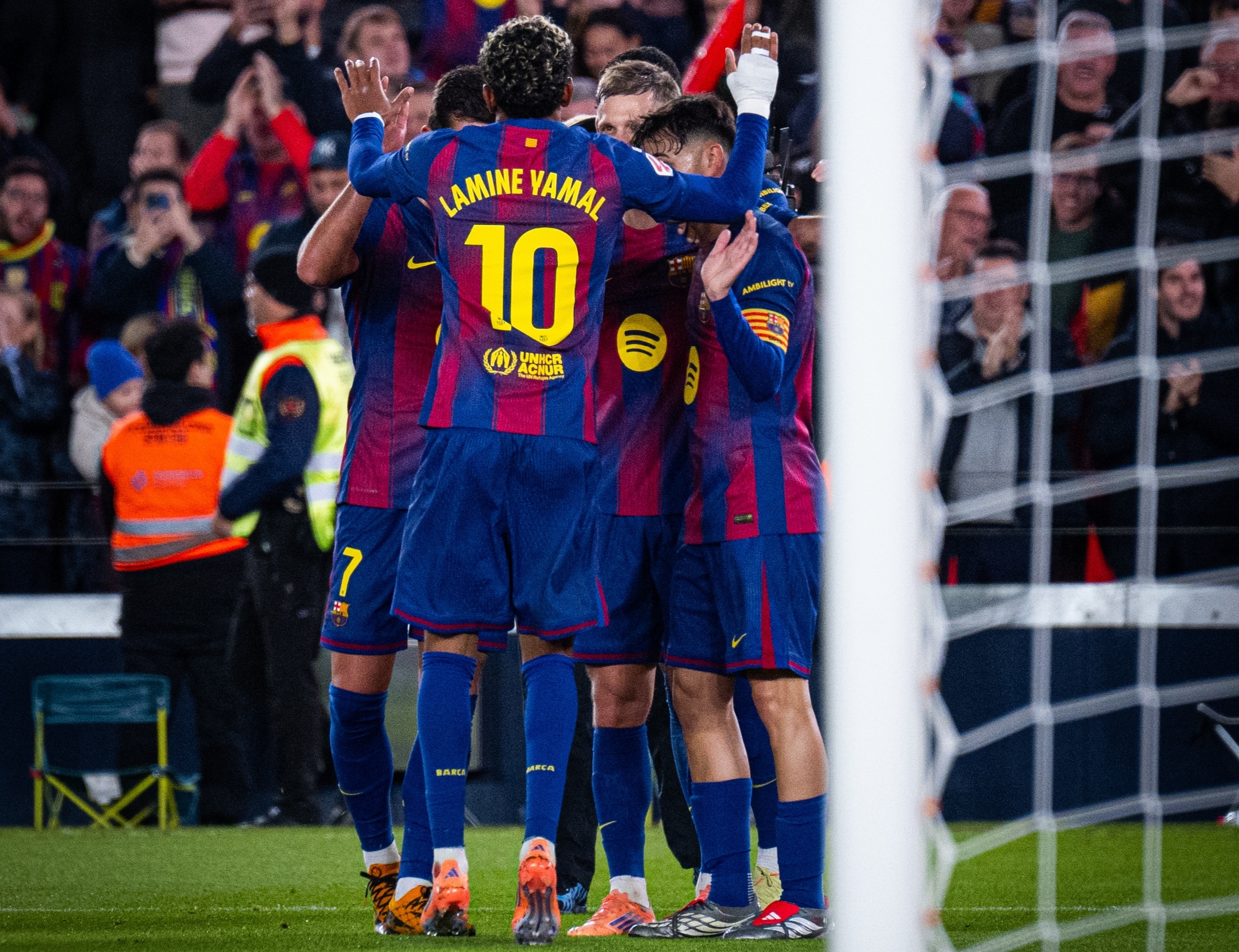 Barcelona vs Alves: Lamine Yamal dan Dani Olmo Cetak Gol, Blaugrana Geser Real Madrid di Puncak