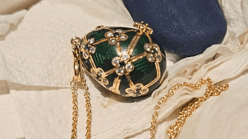 Pencuri Menelan Liontin Fabergé Rp300 Juta di Auckland, Berhasil Dikeluarkan dari Perut?