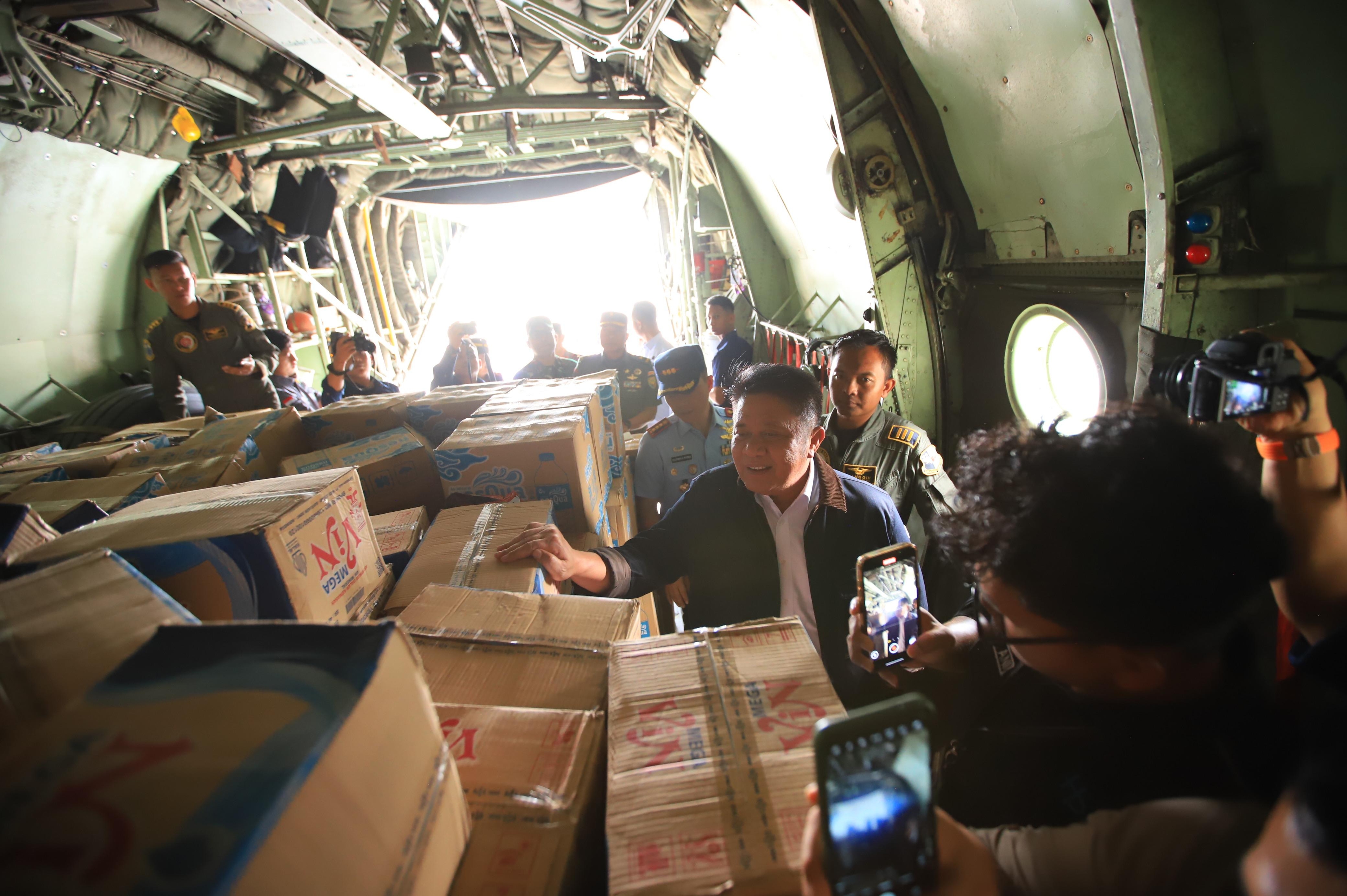 Kembali Salurkan Bantuan, Pemprov Sumsel Kirim 15 Ton Logistik untuk Korban Bencana Sumbar Lewat Jalur Udara