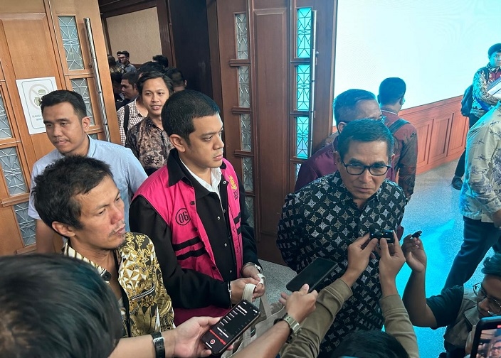 Kuasa Hukum Kerry Adrianto Riza: Pertamina Rugi jika Sewa Kapal Berbendera Asing