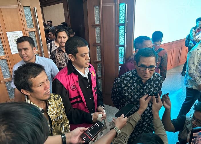 Kuasa Hukum Kerry Adrianto Riza: Pertamina Rugi jika Sewa Kapal Berbendera Asing
