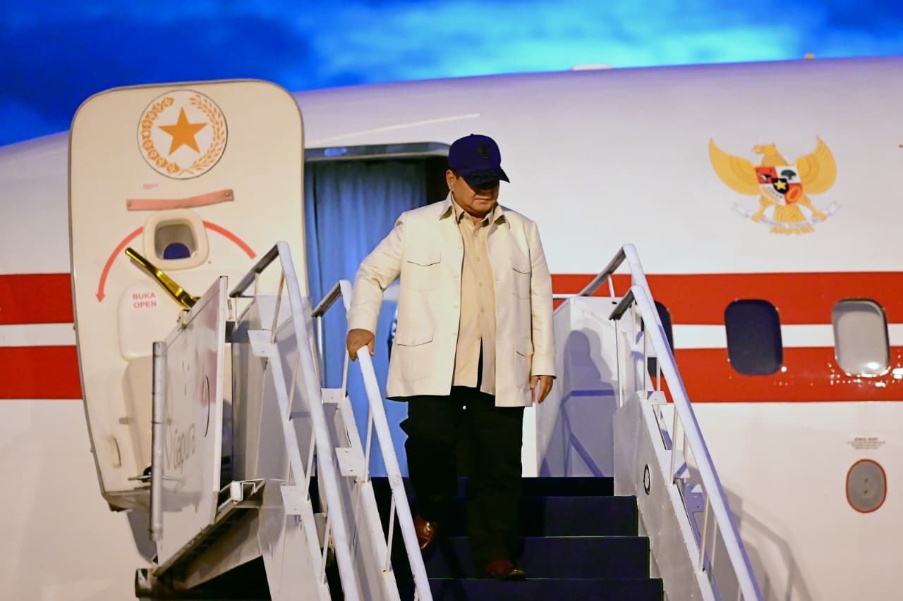 Prabowo Tiba di Sumbar, Tinjau Kembali Penanganan Bencana dan Pemulihan Infrastruktur