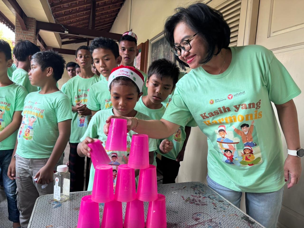 Bank Sampoerna Salurkan Donasi ke Anak-anak Panti Asuhan Desa Putera