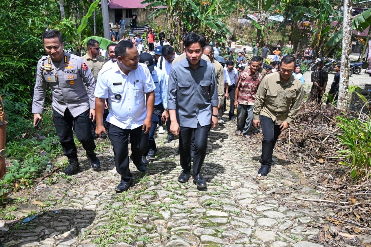 Ada Jembatan Gantung, Siswa Tak Perlu Nyebrang Sungai Gomo untuk ke Sekolah
