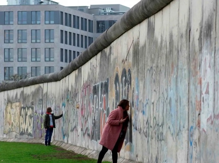 Runtuhnya Tembok Berlin 1989: Sejarah, Penyebab, dan Dampaknya