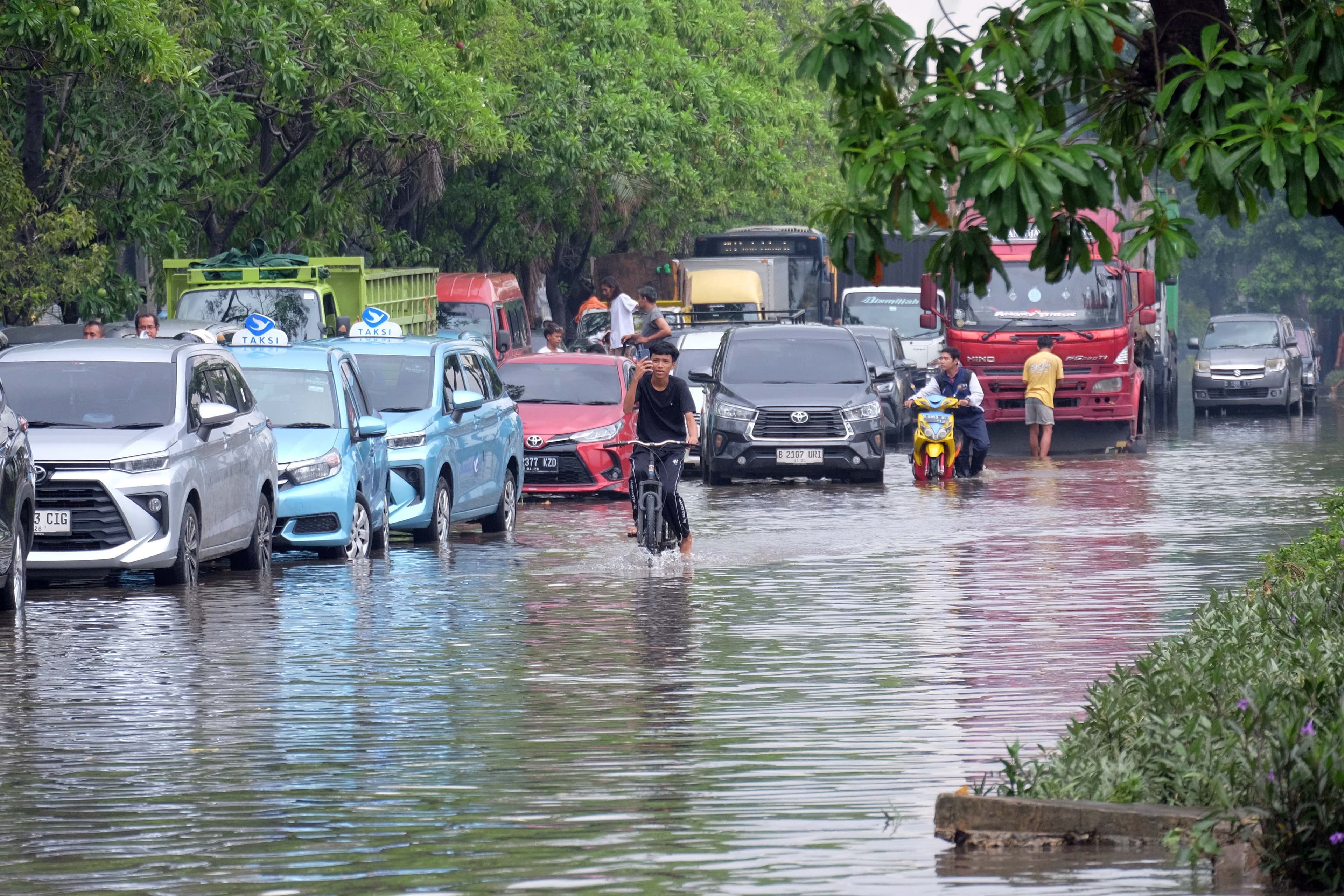 Operasi Modifikasi Cuaca Tak Bisa Jadi Andalan Tunggal Kendalikan Banjir Jakarta