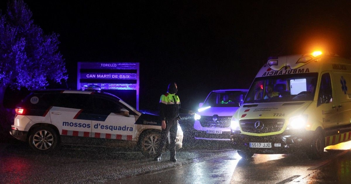 Barcelona: Kereta Komuter Anjlok, Masinis Tewas dan Empat Penumpang Luka Berat