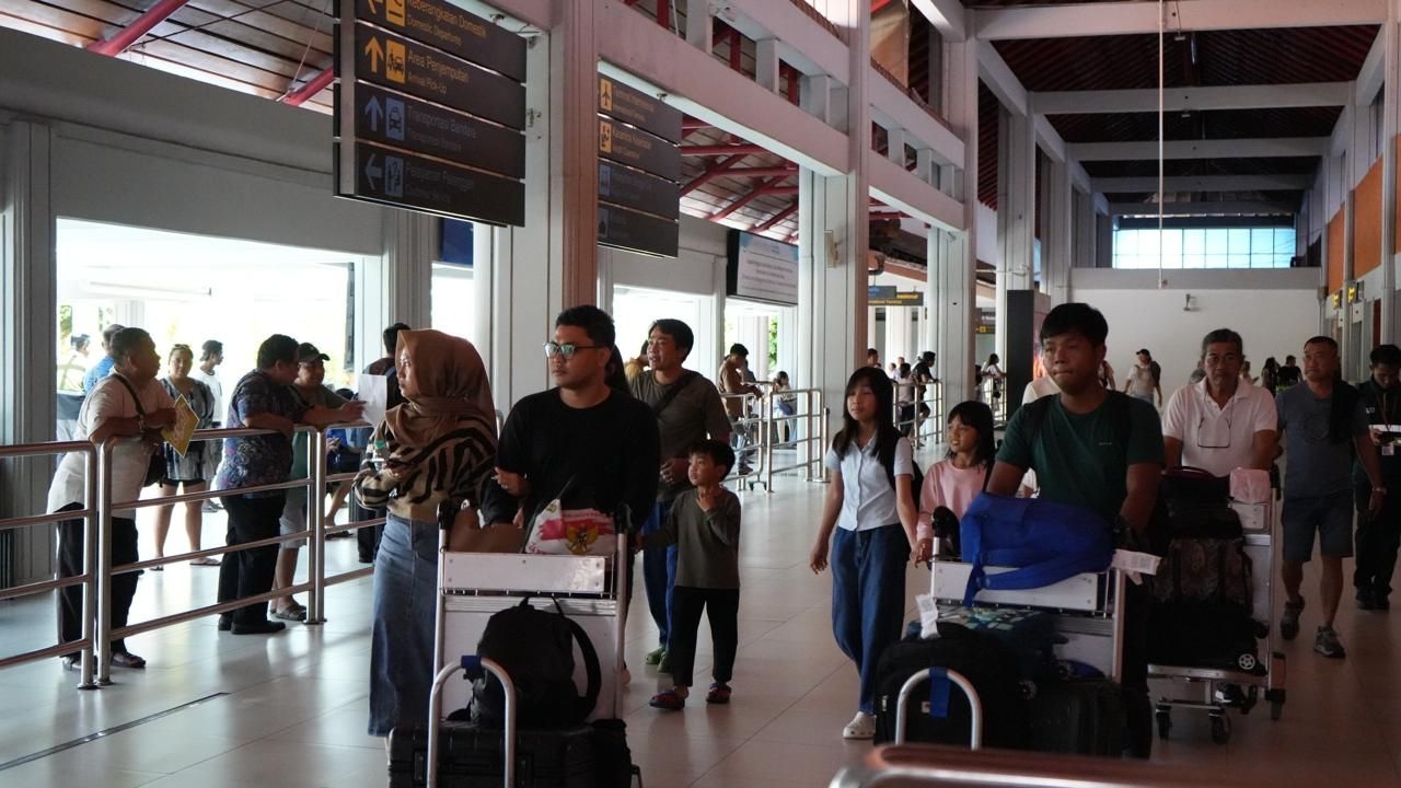 Pacu Ekonomi Daerah, Bandara Sugimanuru Resmi Layani Penerbangan Rute Makassar-Muna Barat