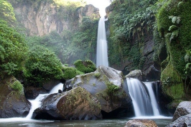 Destinasi Wisata Air Terjun Relatif Aman Dikunjungi Saat Musim Hujan
