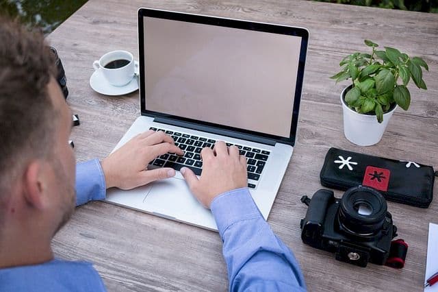 Cara Menulis Editorial Media Cetak untuk Pembaca Umum