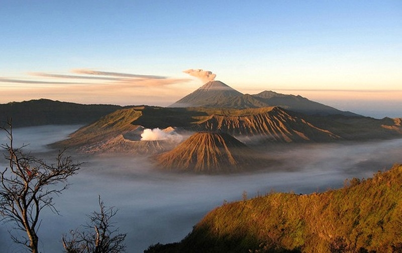 12 Gunung Tertinggi di Indonesia yang Wajib Diketahui